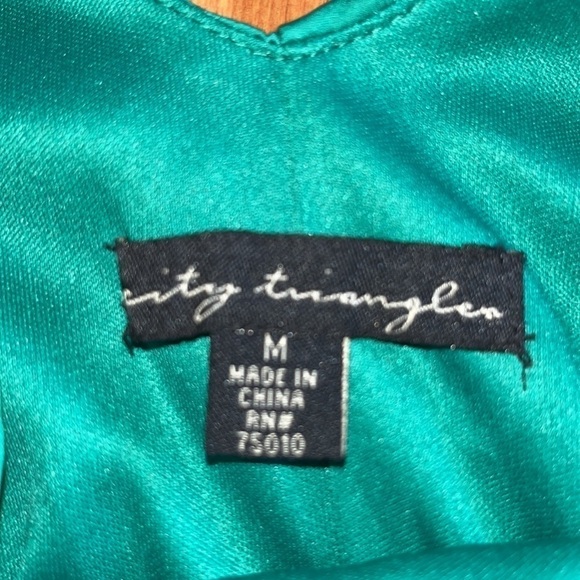 City Triangles women’s green dress with strappy cut out detail size Medium - Picture 5 of 9